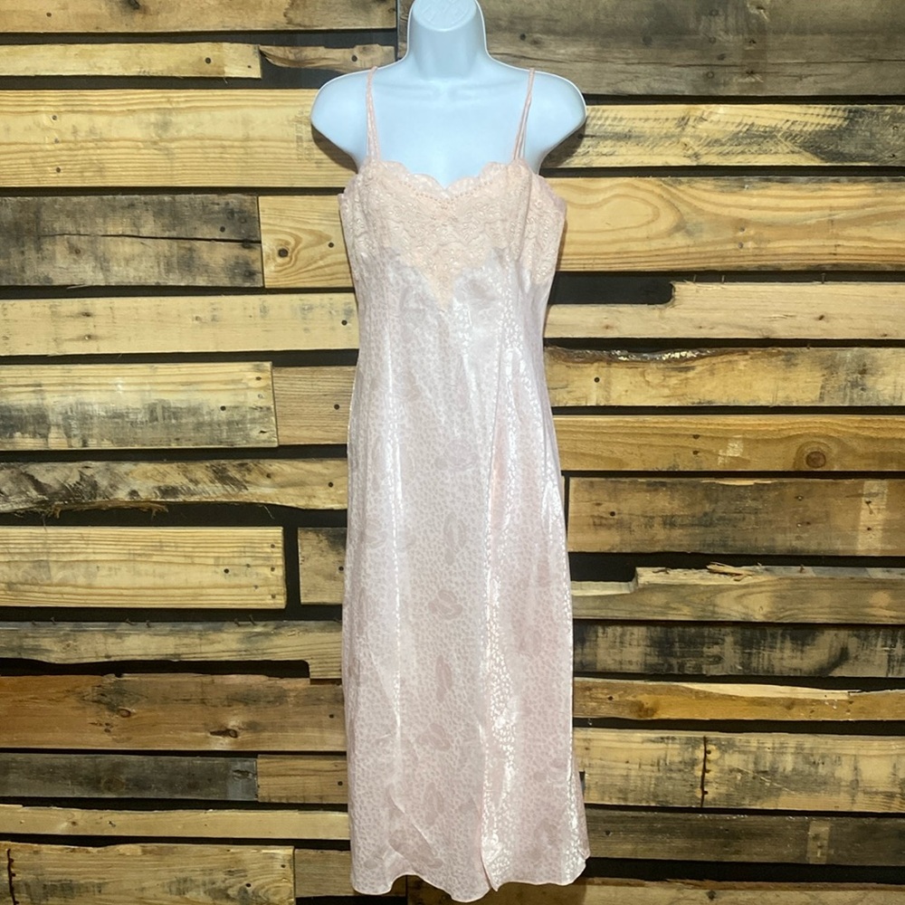 Vintage Victorias Secret Gold Label Light Pink Lacy Appliqué Long Nightie‎ Small